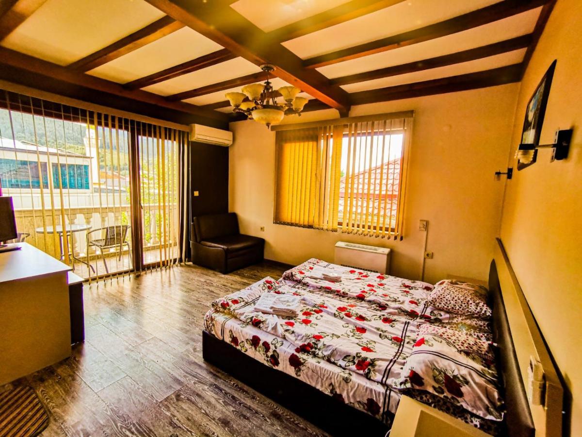 Hotel Alikante Сирніца Екстер'єр фото